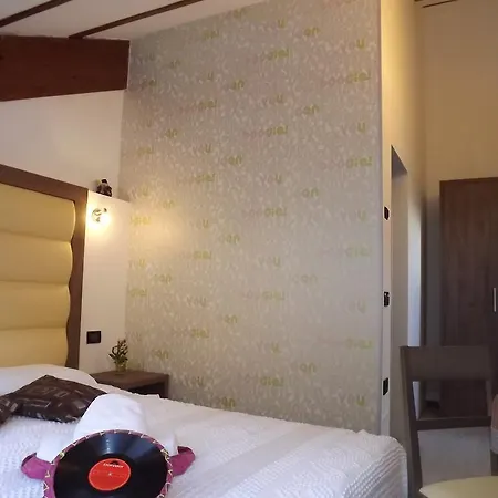 Seventy Design Bed and breakfast Dimaro